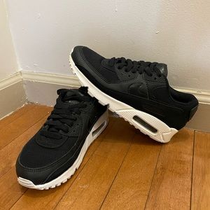 NIKE AIR MAX 90- BLACK- Sz 7 WMS